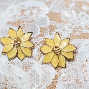 Vintage yellow flower enamel earrings.